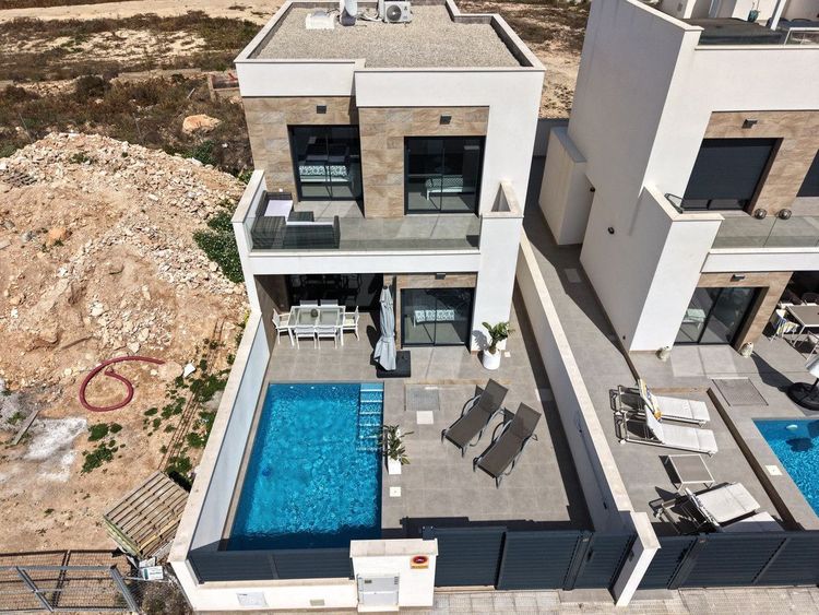 House | Resale in Los Montesinos in Los Montesinos, Costa Blanca - Photo 4
