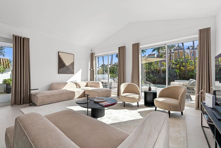 House | Resale in Casares Playa in Casares Playa, Costa del Sol - Photo 5