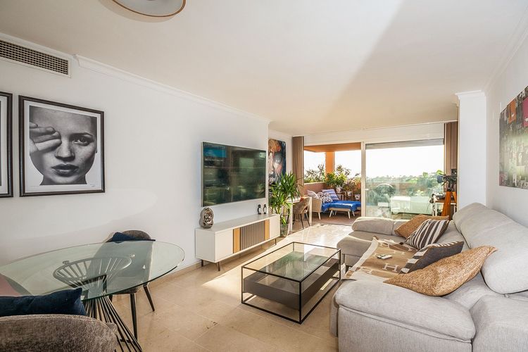 Apartment | Resale in Elviria in Elviria, Costa del Sol - Photo 4