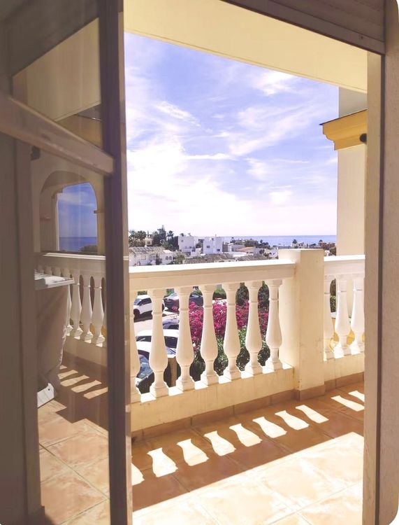 listing card gallery