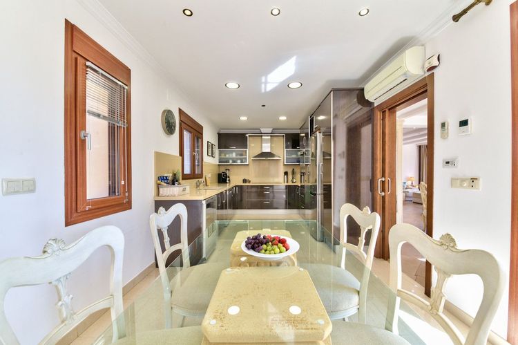 House | Resale in Moraira in Moraira, Costa Blanca - Photo 5