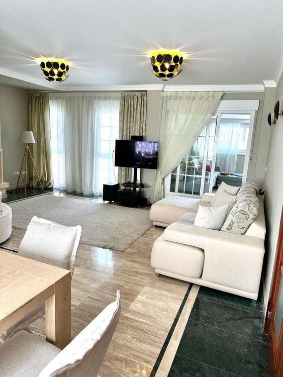 House | Resale in Calahonda in Calahonda, Costa del Sol - Photo 3