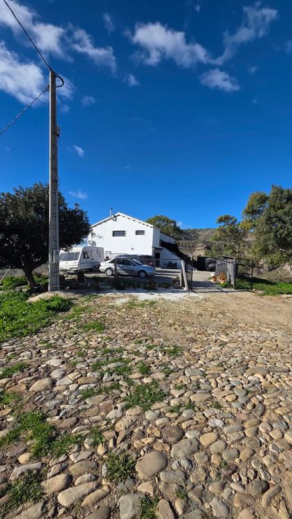 House | Resale in Pizarra in Pizarra, Costa del Sol - Photo 3