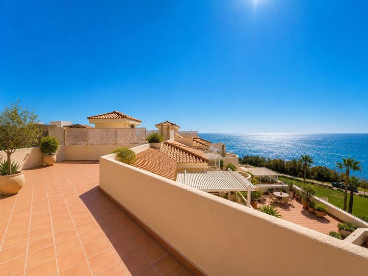 Penthouse | Resale in Estepona in Estepona, New Golden Mile Others, Costa del Sol - Photo 2