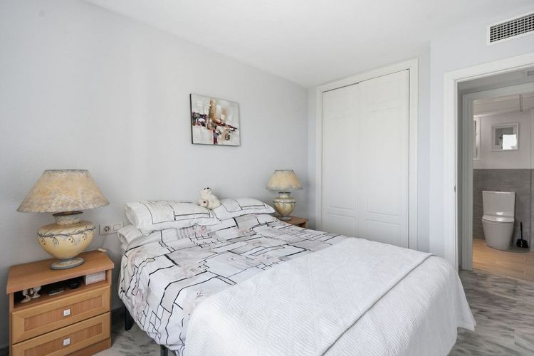 Apartment | Resale in Benalmadena in Benalmadena Others, Costa del Sol - Photo 4