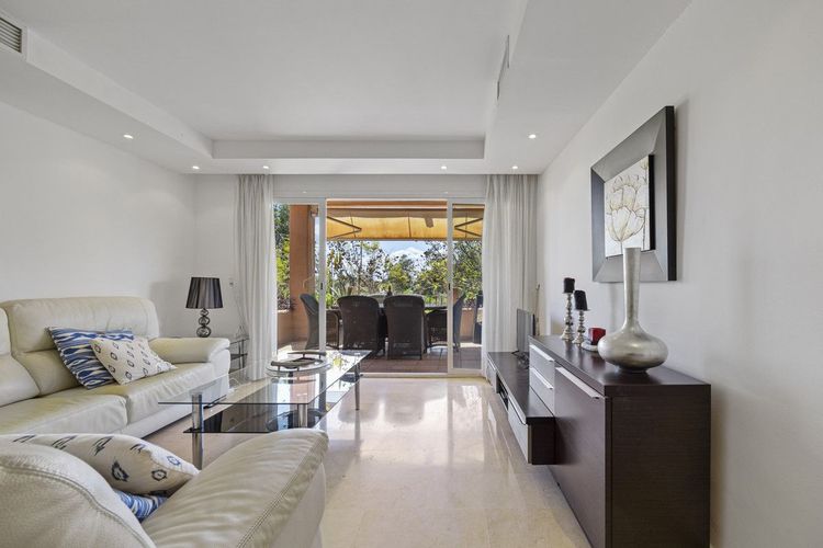 Apartment | Resale in The Golden Mile in The Golden Mile, Nagueles-Milla de Oro, Costa del Sol - Photo 2