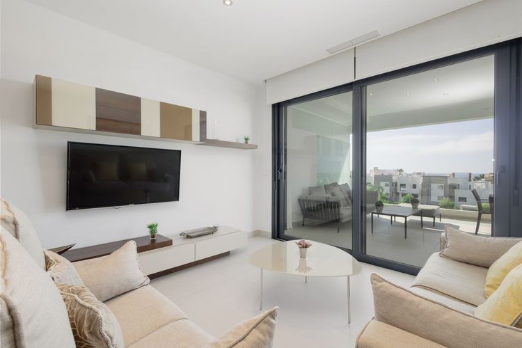 Apartment | Resale in Estepona in Estepona, Costa del Sol - Photo 2