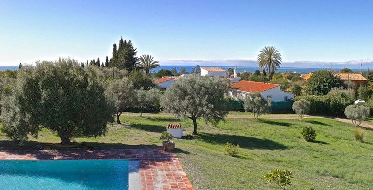 House | Resale in Elviria in Elviria, Costa del Sol - Photo 3