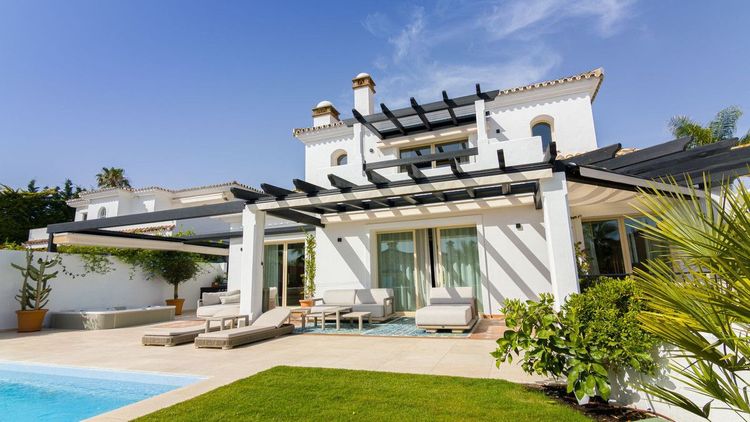 House | Resale in Las Chapas in Las Chapas, Costa del Sol - Photo 3