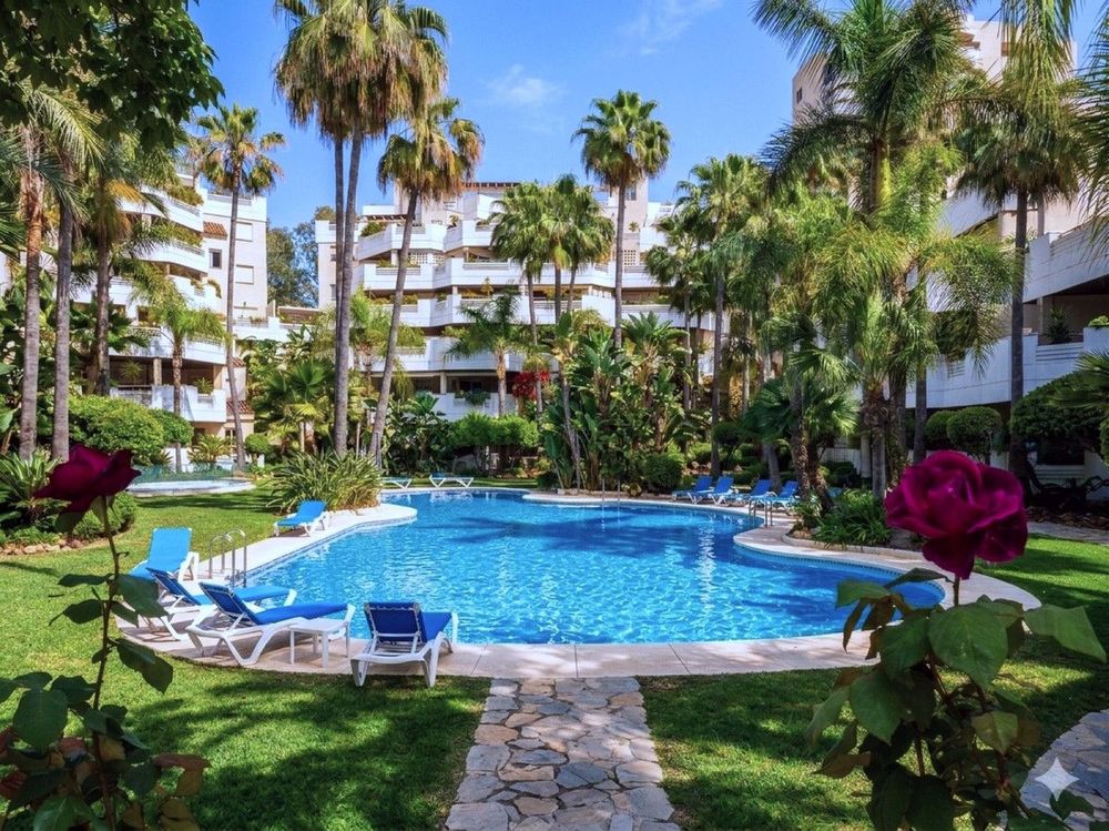 Apartment | Resale in Aloha in Aloha, Costa del Sol - Main property photo