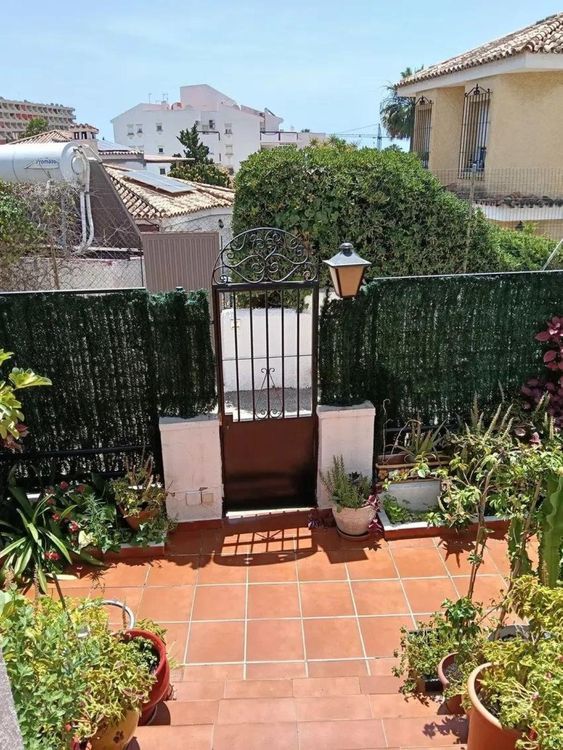 House | Resale in El Pinillo in El Pinillo, Costa del Sol - Photo 5