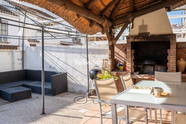 House | Resale in El Coto in El Coto, Costa del Sol - Photo 3