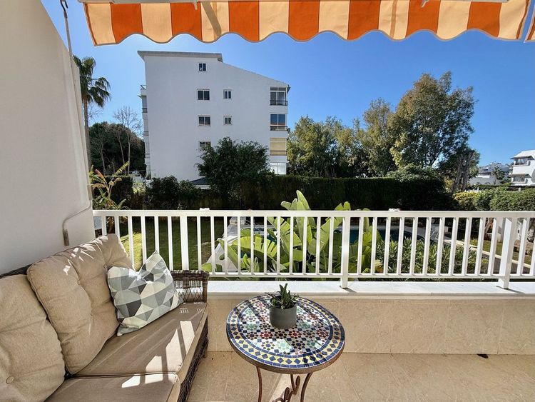 Apartment | Resale in Puerto Banús in Puerto Banús, Costa del Sol - Photo 2