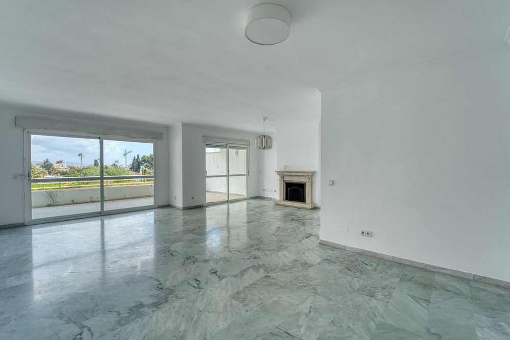 Penthouse | Resale in Guadalmina Baja in Guadalmina Baja, Costa del Sol - Main property photo