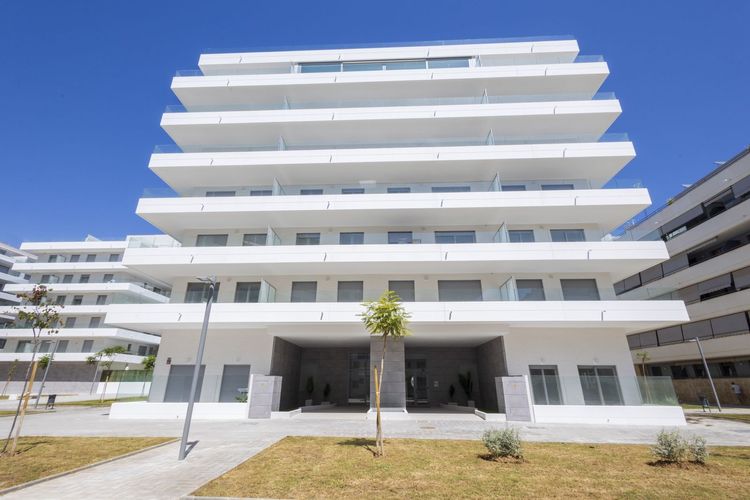 Apartment | Resale in Nueva Andalucía in Nueva Andalucía Others, Costa del Sol - Photo 3