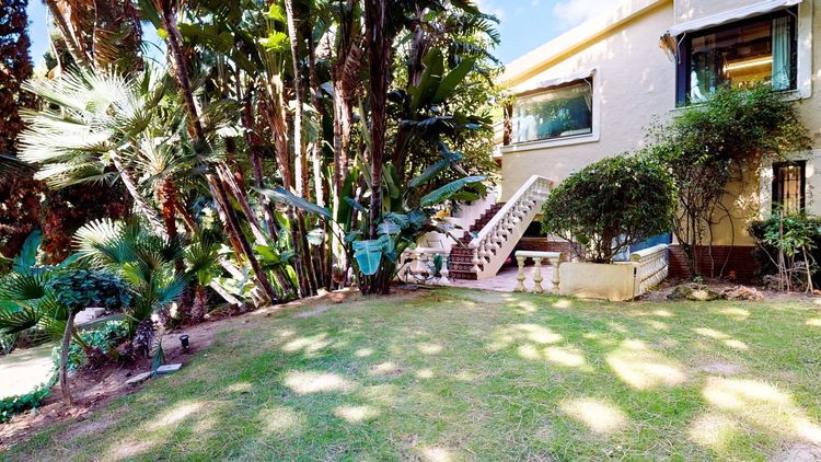 House | Resale in Calahonda in Calahonda, Costa del Sol - Photo 2