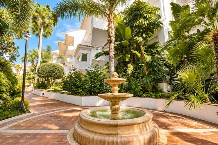 Penthouse | Resale in Guadalmina Baja in Guadalmina Baja, Costa del Sol - Photo 2