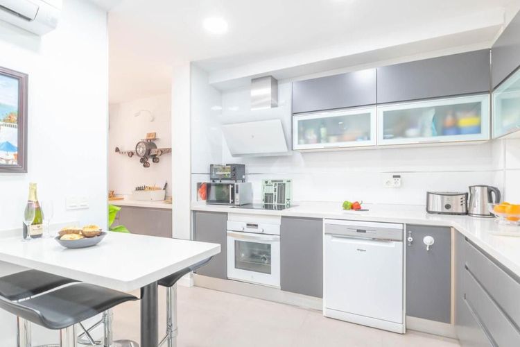 House | Resale in Marbella in Marbella Others, Costa del Sol - Photo 5