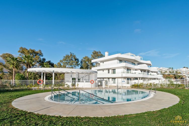 Apartment | Resale in Estepona in Estepona, Costa del Sol - Photo 3