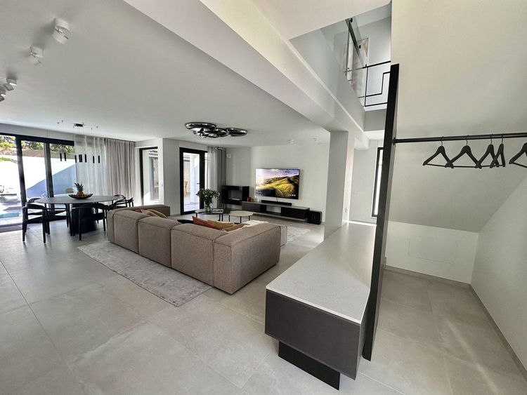 House | Resale in Puerto Banús in Puerto Banús, Costa del Sol - Photo 3