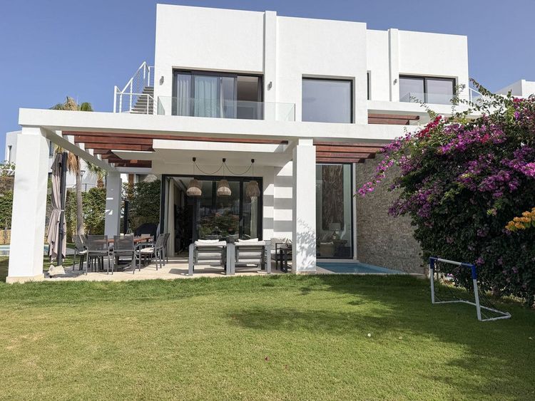 House | Resale in Cabopino in Cabopino, Costa del Sol - Photo 2
