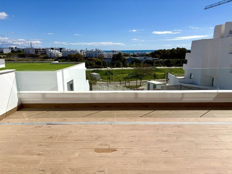 Apartment | Resale in Estepona in Estepona, Costa del Sol - Photo 2