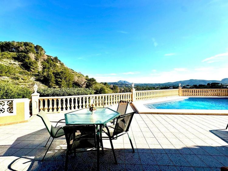 House | Resale in Javea in Javea, Costa Blanca - Photo 2