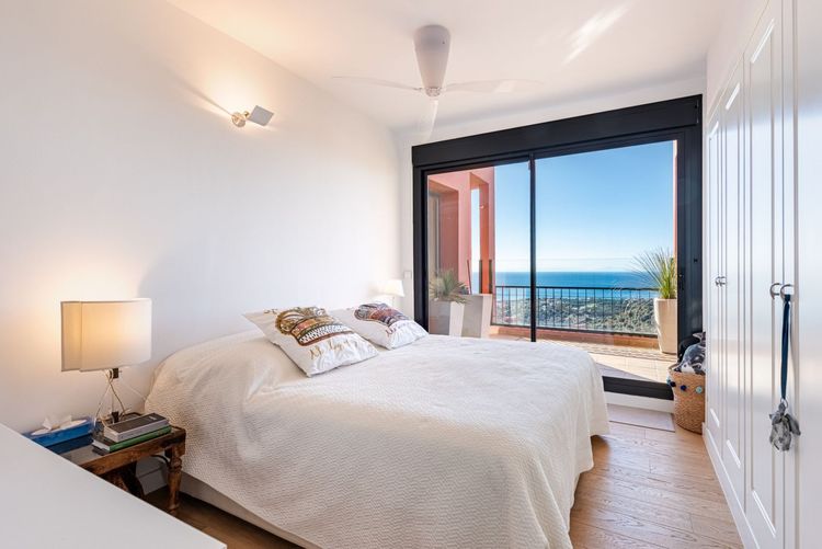 Apartment | Resale in Calahonda in Calahonda, Costa del Sol - Photo 4