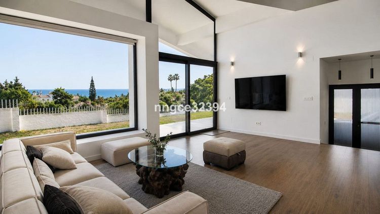 House | Resale in New Golden Mile in New Golden Mile, Costa del Sol - Photo 5