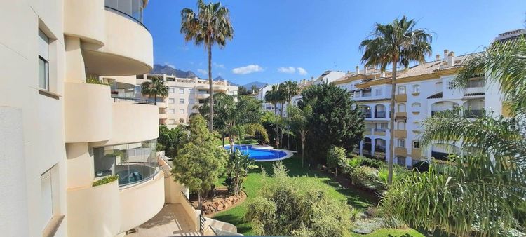 Apartment | Resale in The Golden Mile in The Golden Mile, Costa del Sol - Photo 2