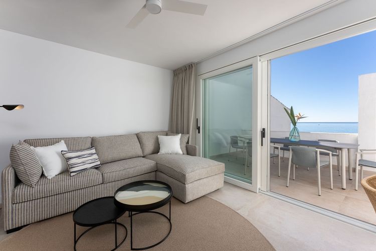 Penthouse | Resale in Calahonda in Calahonda, Costa del Sol - Photo 4