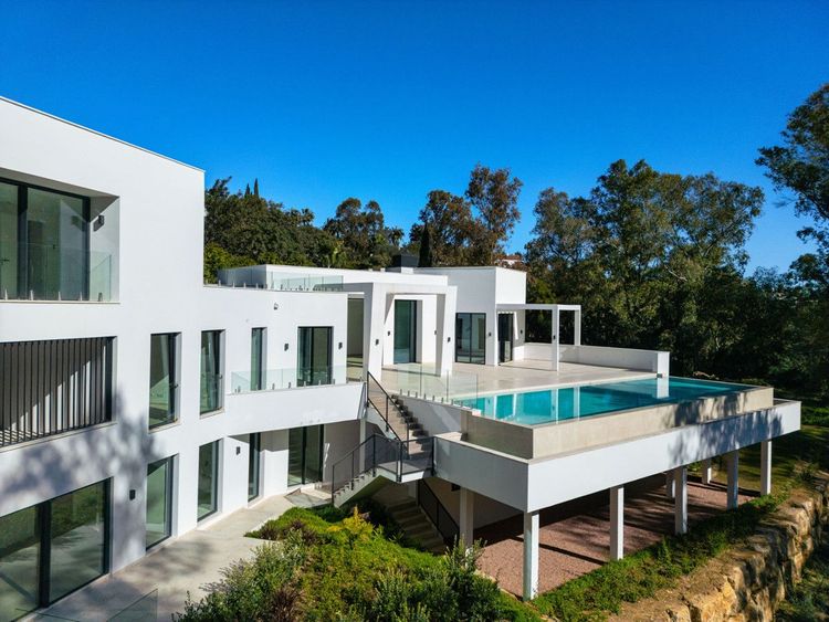 House | Resale in Sotogrande Alto in Sotogrande Alto, Sotogrande, Costa del Sol - Photo 2