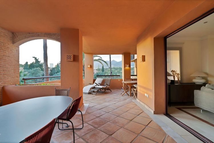 Apartment | Resale in Bahía de Marbella in Bahía de Marbella, Costa del Sol - Photo 3