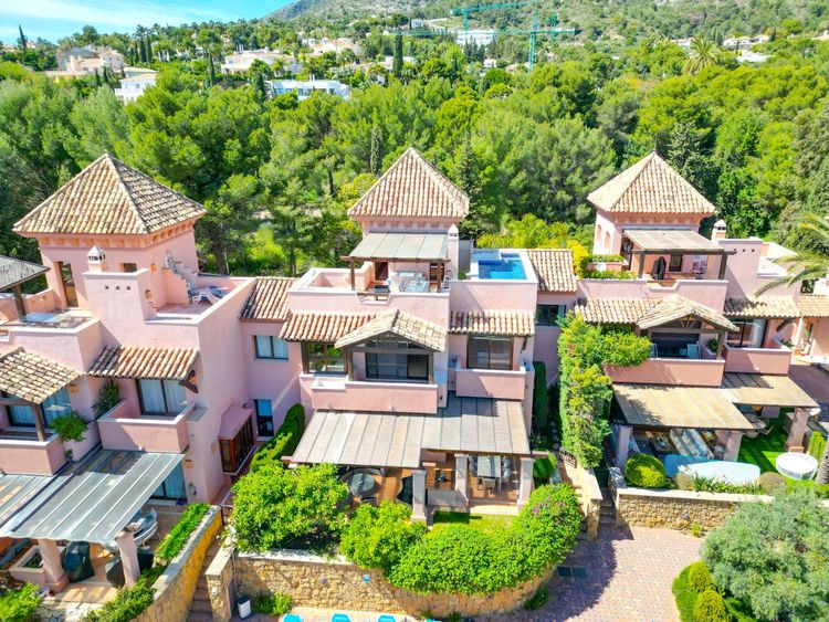 House | Resale in The Golden Mile in The Golden Mile, Costa del Sol - Photo 2