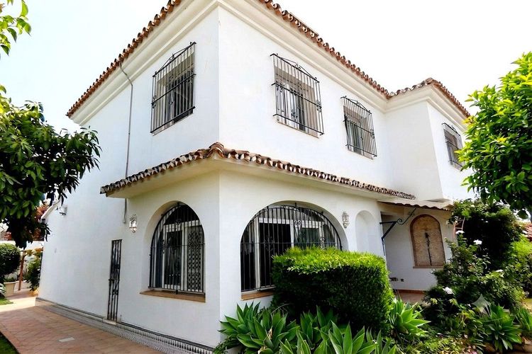 House | Resale in Marbella in Marbella Others, Costa del Sol - Photo 4