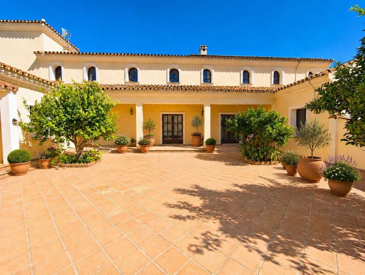 House | Resale in Casares in Casares Others, Costa del Sol - Photo 4