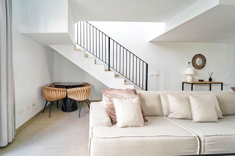 House | Resale in Estepona in Estepona, Costa del Sol - Photo 4