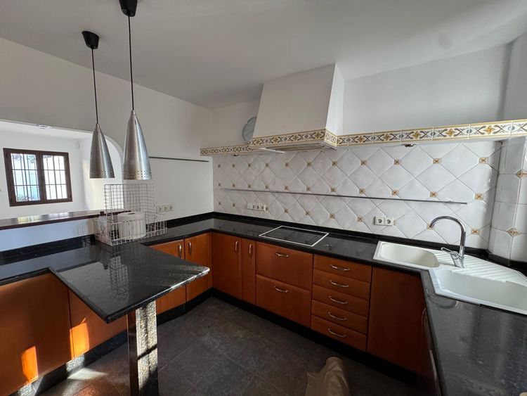 House | Resale in Marbella in Marbella Others, Costa del Sol - Photo 5