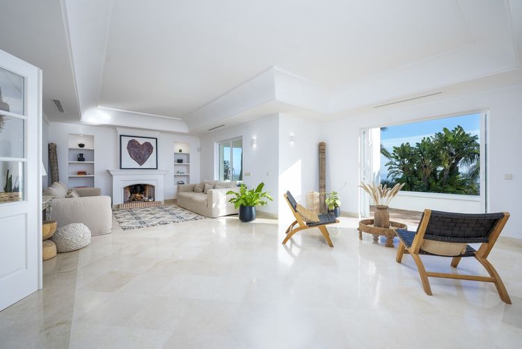 House | Resale in Altos de los Monteros in Altos de los Monteros, Costa del Sol - Photo 4