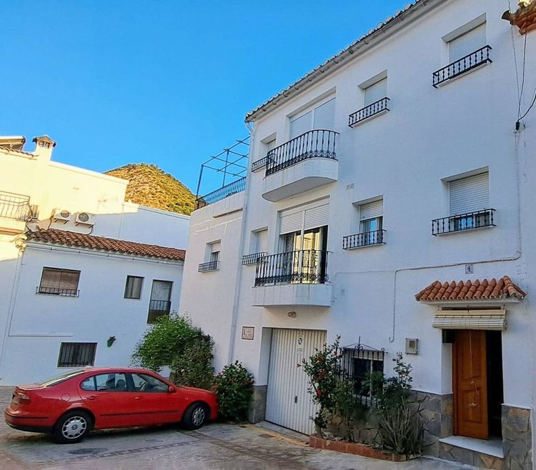 House | Resale in Benarrabá in Benarrabá, Costa del Sol - Photo 2