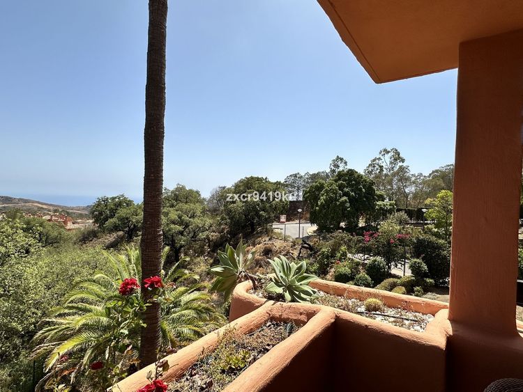 Apartment | Resale in La Mairena in La Mairena, Costa del Sol - Photo 2