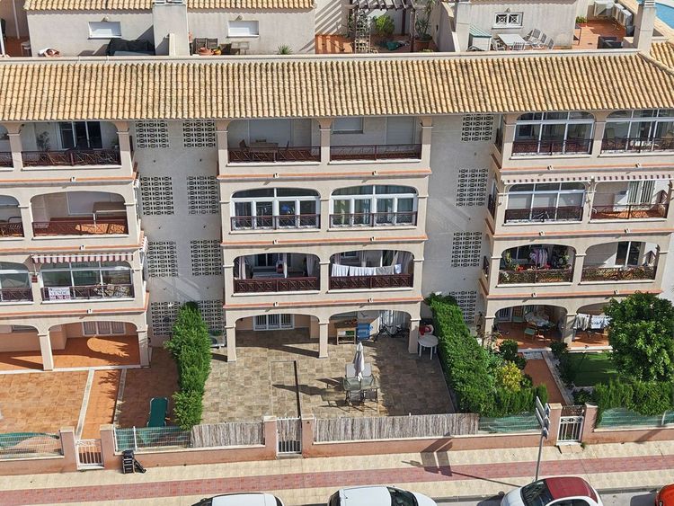 Apartment | Resale in Playa Flamenca in Playa Flamenca, Costa Blanca - Photo 2