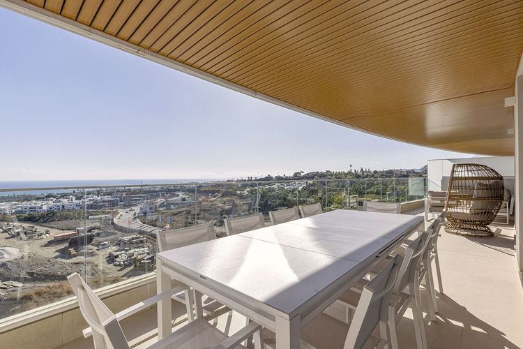 Apartment | Resale in Estepona in Estepona, Costa del Sol - Photo 2