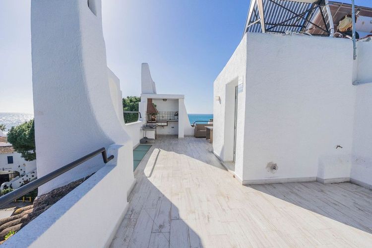 House | Resale in Calahonda in Calahonda, Costa del Sol - Photo 5