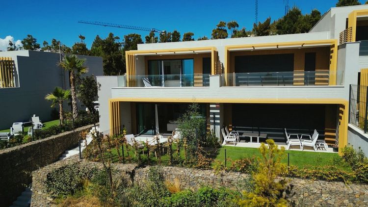 House | Resale in El Chaparral in El Chaparral, Costa del Sol - Photo 4