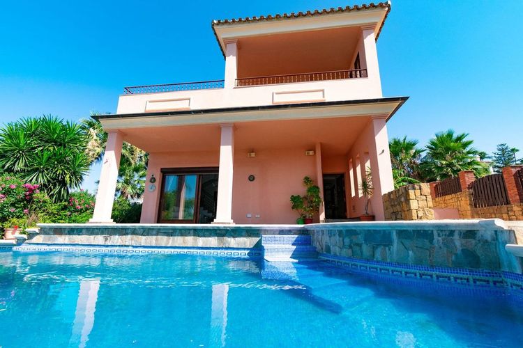 House | Resale in Estepona in Estepona, Costa del Sol - Photo 4