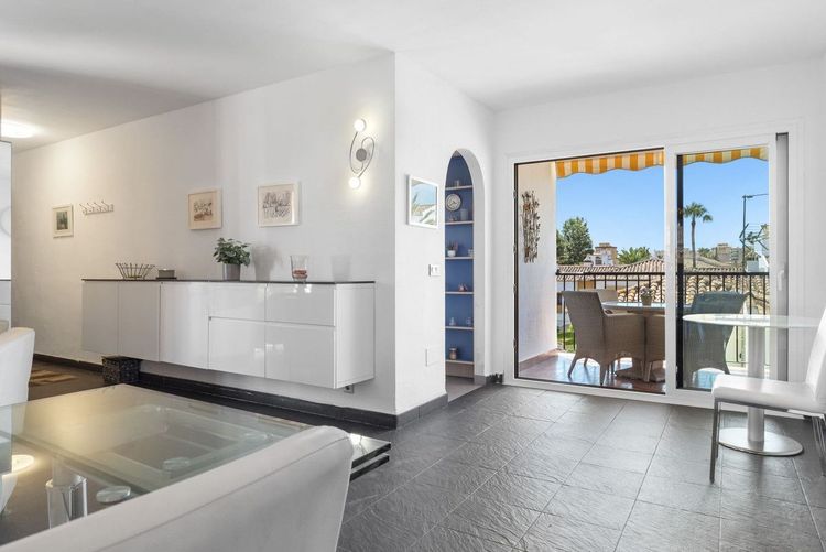 Apartment | Resale in Fuengirola in Fuengirola Others, Costa del Sol - Photo 2
