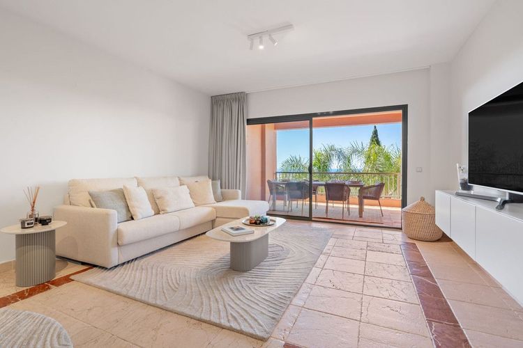 Apartment | Resale in Benahavís in Benahavís Others, Costa del Sol - Photo 4