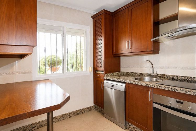 House | Resale in Marbella in Marbella Others, Costa del Sol - Photo 5