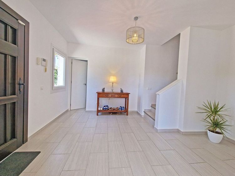 House | Resale in Calahonda in Calahonda, Costa del Sol - Photo 5
